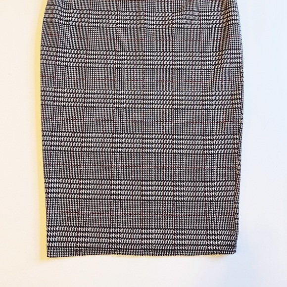 Iris Houndstooth Grey Plaid Pencil Skirt - Picture 6 of 7
